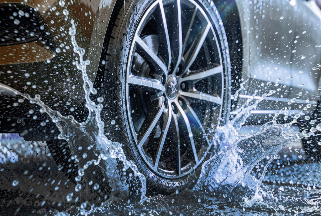 «Мокрые» испытания ступичных подшипников: чтобы делать лужи, китайская компания обойдется без ИИ и цифровых двойников