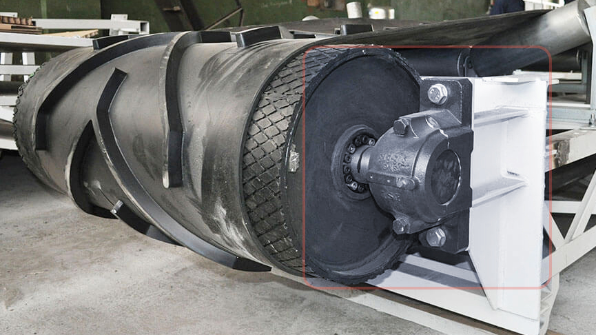 Корпус подшипника SNL на валу конвейерного ролика